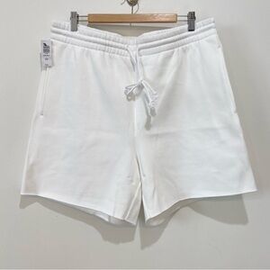 Aritzia TNA Cozy Fleece Boyfriend 6” Sweatshort Size XL White New